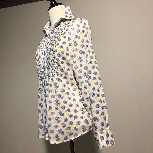 Gap button down floral tuxedo shirt. - Picture 3 of 5